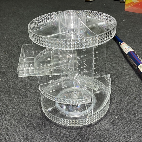 Four items -MAKEUP ORGANIZERS - Picture 3 of 5